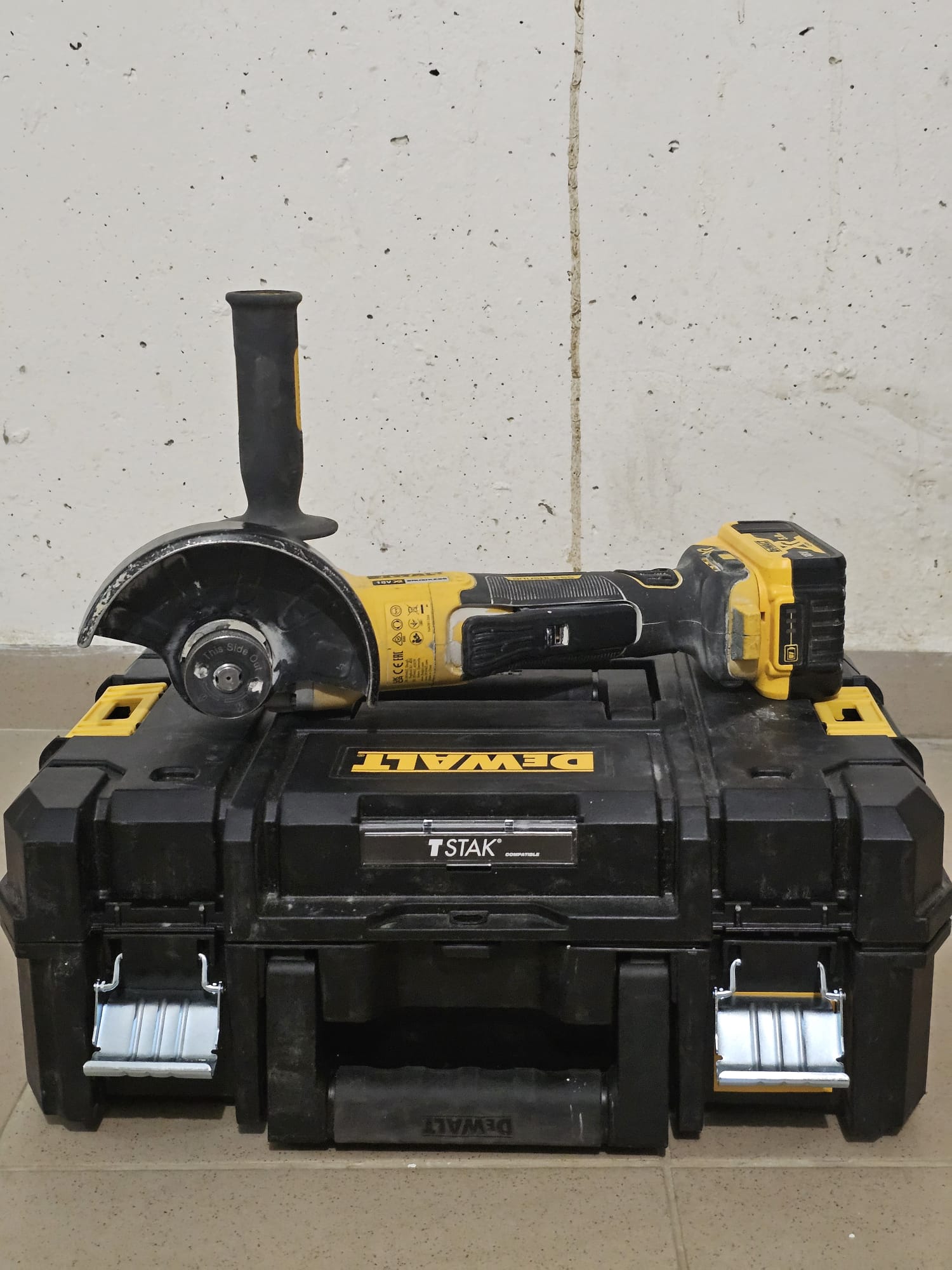 Uhlová brúska DeWalt DCG406N (flexa)