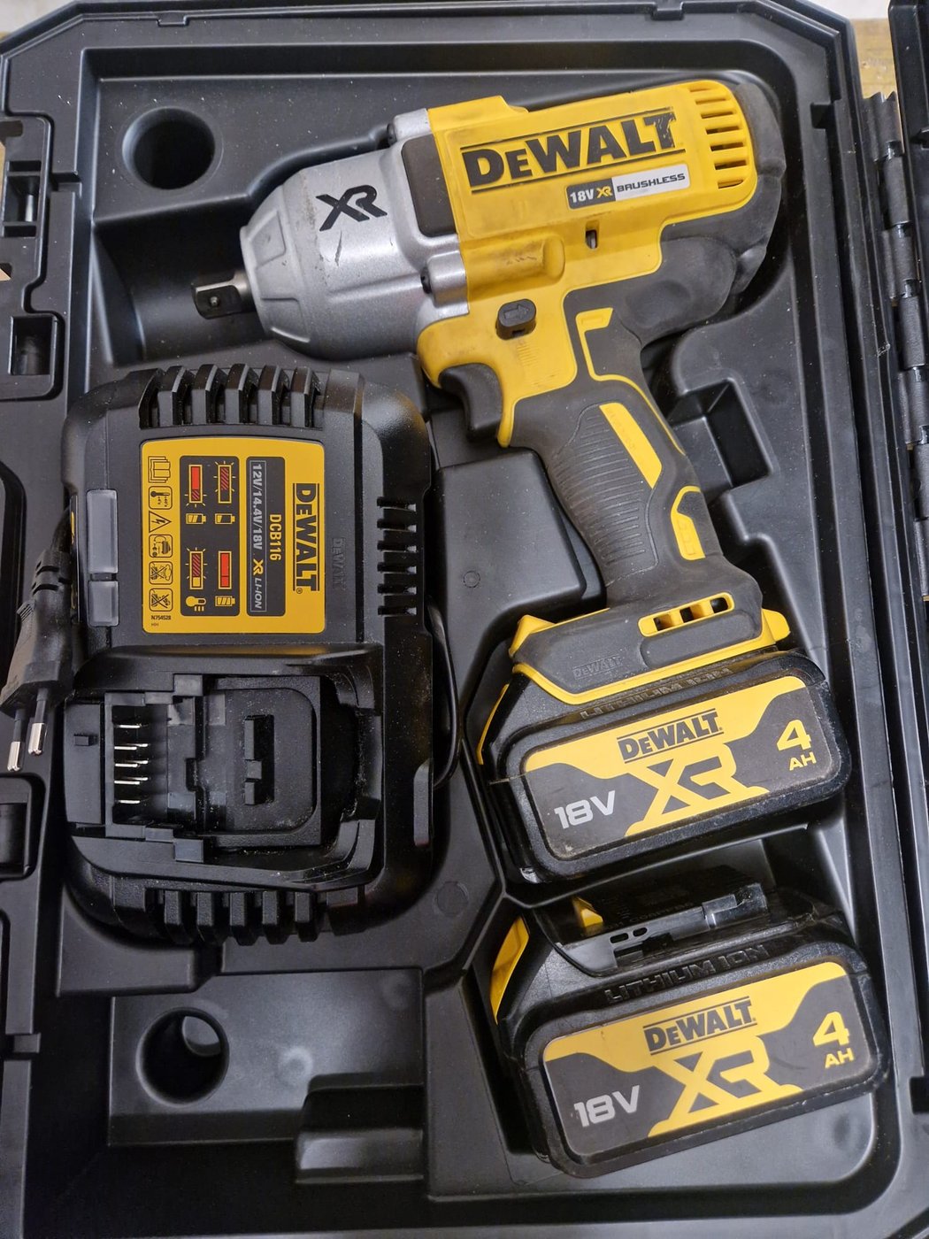 Rázový uťahovák DeWalt DCF899P2