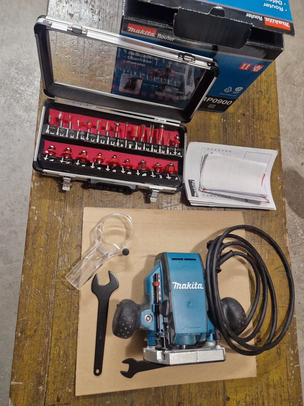 Horná fréza Makita RP0900