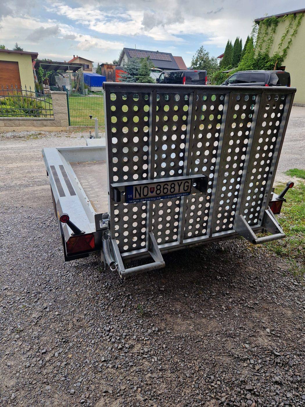 Prívesný vozík na prepravu strojov Martz BAU-3 260/2 - zadný pohľad